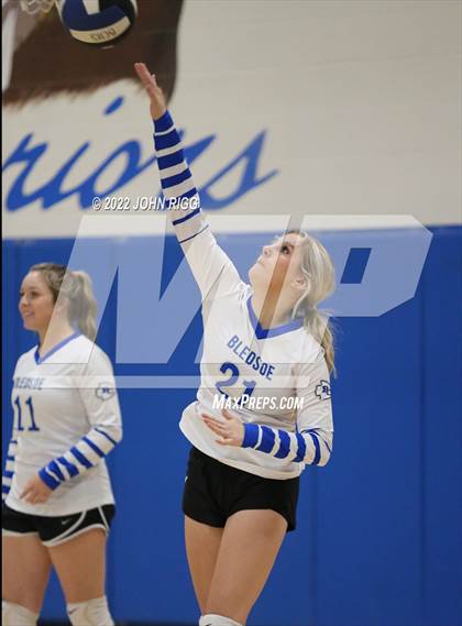 Thumbnail 2 in Bledsoe County vs Van Buren County photogallery.