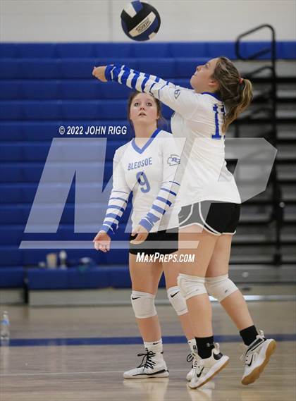 Thumbnail 2 in Bledsoe County vs Van Buren County photogallery.