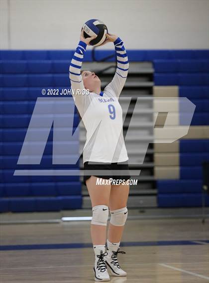 Thumbnail 3 in Bledsoe County vs Van Buren County photogallery.