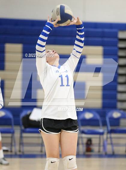 Thumbnail 2 in Bledsoe County vs Van Buren County photogallery.