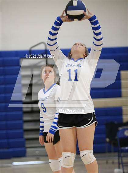 Thumbnail 2 in Bledsoe County vs Van Buren County photogallery.