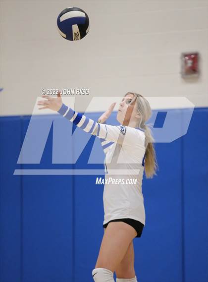 Thumbnail 3 in Bledsoe County vs Van Buren County photogallery.