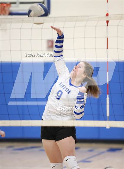 Thumbnail 3 in Bledsoe County vs Van Buren County photogallery.