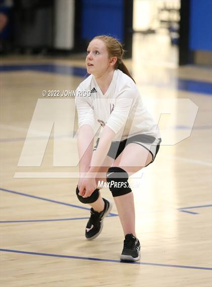 Thumbnail 3 in Bledsoe County vs Van Buren County photogallery.