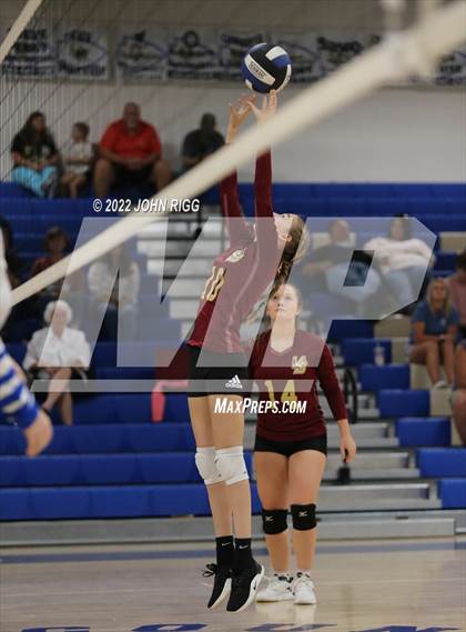 Thumbnail 2 in Bledsoe County vs Van Buren County photogallery.