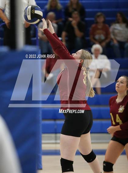 Thumbnail 2 in Bledsoe County vs Van Buren County photogallery.