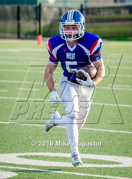 Thumbnail 1 in 2016 North Texas All-Star Football Classic photogallery.