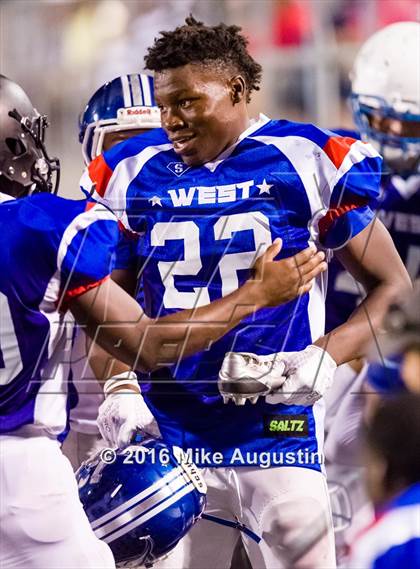 Thumbnail 2 in 2016 North Texas All-Star Football Classic photogallery.