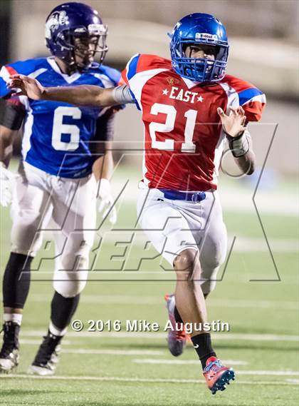 Thumbnail 2 in 2016 North Texas All-Star Football Classic photogallery.