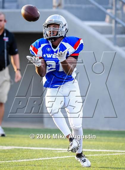 Thumbnail 2 in 2016 North Texas All-Star Football Classic photogallery.