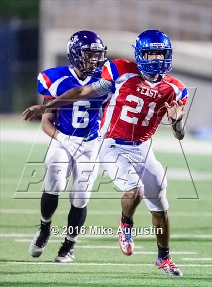 Thumbnail 1 in 2016 North Texas All-Star Football Classic photogallery.