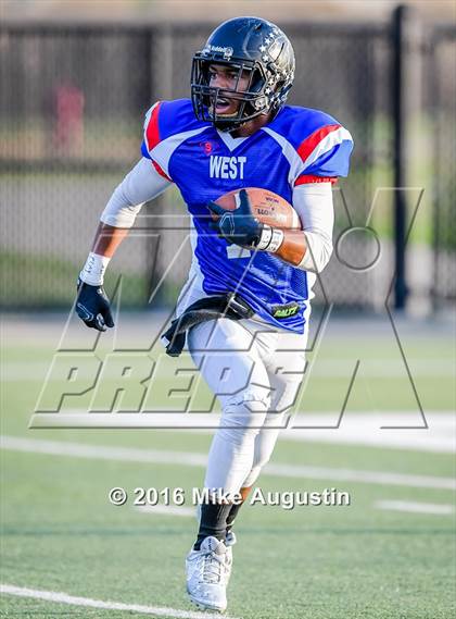 Thumbnail 3 in 2016 North Texas All-Star Football Classic photogallery.