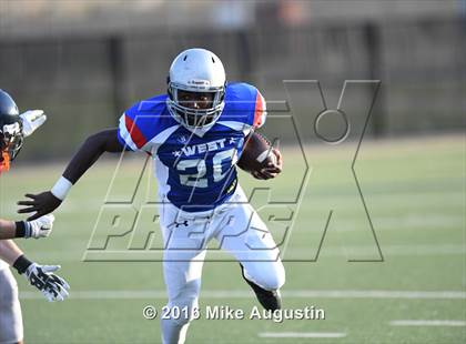 Thumbnail 2 in 2016 North Texas All-Star Football Classic photogallery.