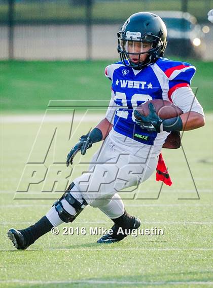Thumbnail 1 in 2016 North Texas All-Star Football Classic photogallery.