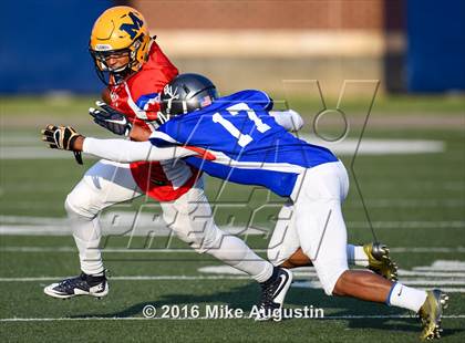 Thumbnail 2 in 2016 North Texas All-Star Football Classic photogallery.