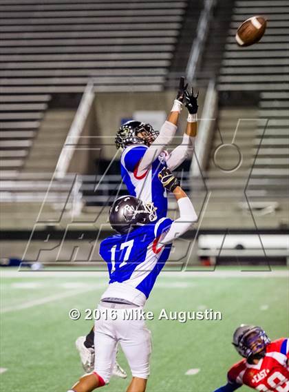 Thumbnail 1 in 2016 North Texas All-Star Football Classic photogallery.