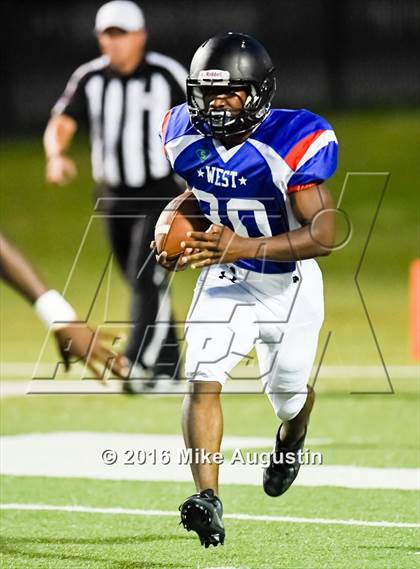 Thumbnail 1 in 2016 North Texas All-Star Football Classic photogallery.