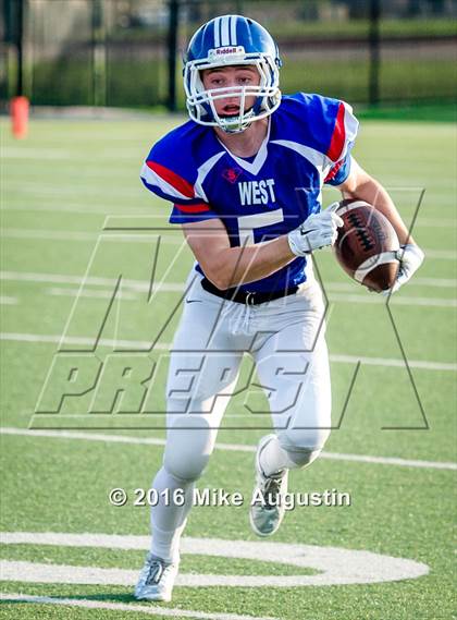 Thumbnail 2 in 2016 North Texas All-Star Football Classic photogallery.