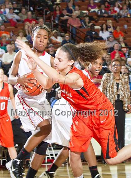 Thumbnail 3 in Victoria East vs. Rockwall (UIL 4A Semifinals) photogallery.