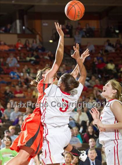 Thumbnail 3 in Victoria East vs. Rockwall (UIL 4A Semifinals) photogallery.