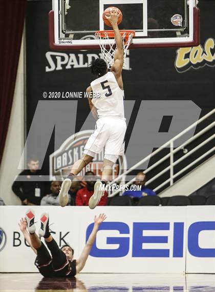 Thumbnail 3 in Woodstock Academy vs Vermont Academy (Spalding Hoophall Classic) photogallery.
