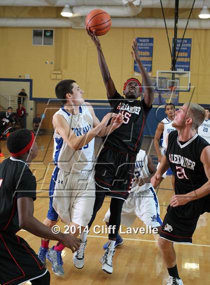 Thumbnail 2 in Alexander vs Seton Hall Prep (Rotary Roundball Classic) photogallery.
