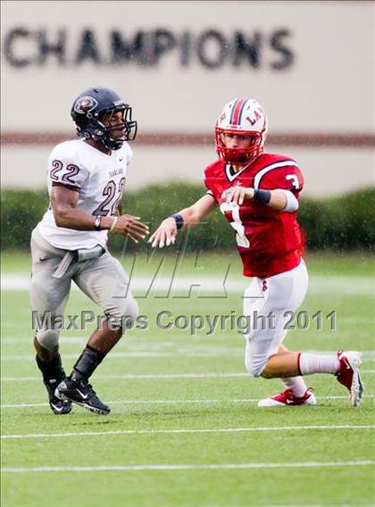 Thumbnail 3 in Lamar vs. Pearland (5A Region III Division I Regional) photogallery.