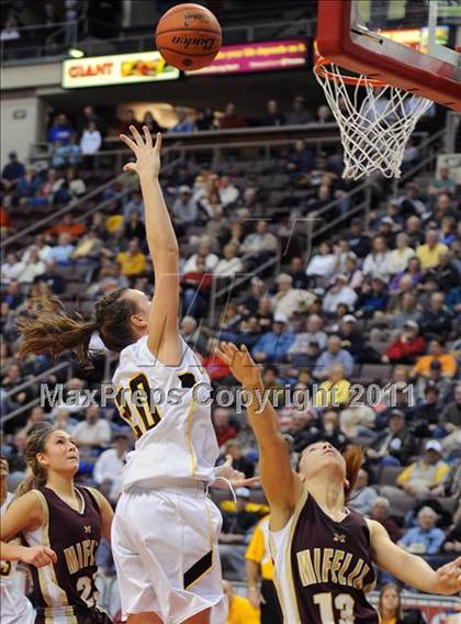 Thumbnail 3 in Governor Mifflin vs. Red Lion (D3 Semifinals) photogallery.