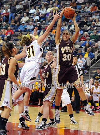 Thumbnail 1 in Governor Mifflin vs. Red Lion (D3 Semifinals) photogallery.