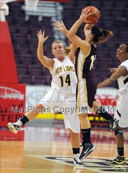 Thumbnail 3 in Governor Mifflin vs. Red Lion (D3 Semifinals) photogallery.