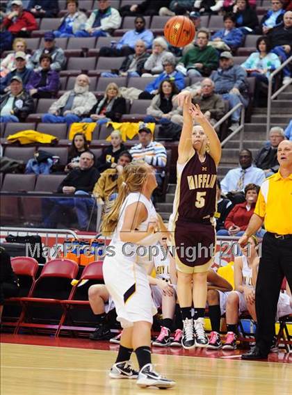 Thumbnail 2 in Governor Mifflin vs. Red Lion (D3 Semifinals) photogallery.