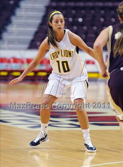 Thumbnail 2 in Governor Mifflin vs. Red Lion (D3 Semifinals) photogallery.