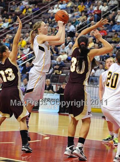 Thumbnail 1 in Governor Mifflin vs. Red Lion (D3 Semifinals) photogallery.