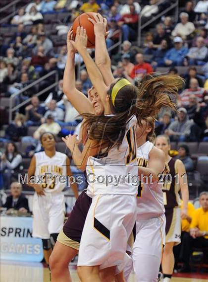 Thumbnail 1 in Governor Mifflin vs. Red Lion (D3 Semifinals) photogallery.