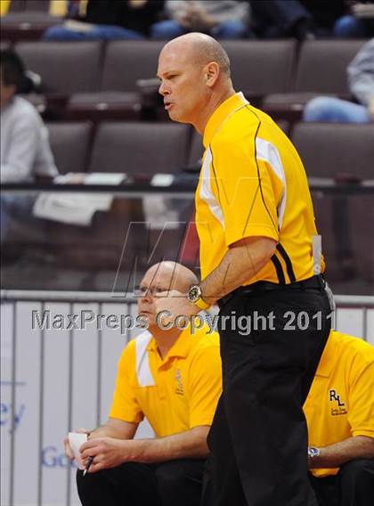Thumbnail 1 in Governor Mifflin vs. Red Lion (D3 Semifinals) photogallery.