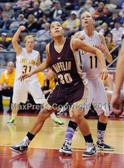 Thumbnail 2 in Governor Mifflin vs. Red Lion (D3 Semifinals) photogallery.
