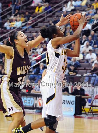 Thumbnail 2 in Governor Mifflin vs. Red Lion (D3 Semifinals) photogallery.