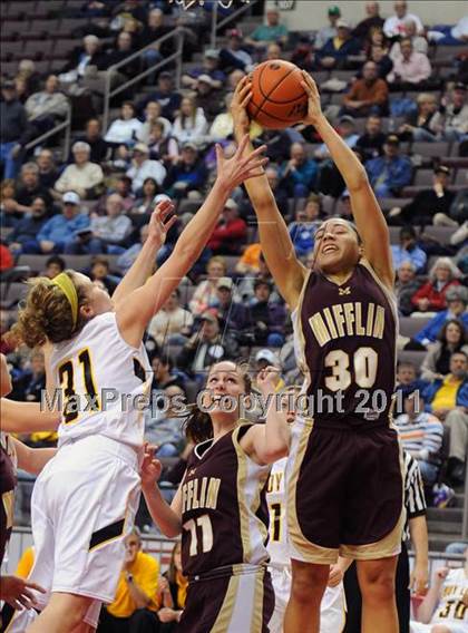 Thumbnail 3 in Governor Mifflin vs. Red Lion (D3 Semifinals) photogallery.