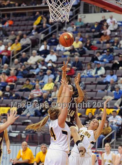 Thumbnail 1 in Governor Mifflin vs. Red Lion (D3 Semifinals) photogallery.