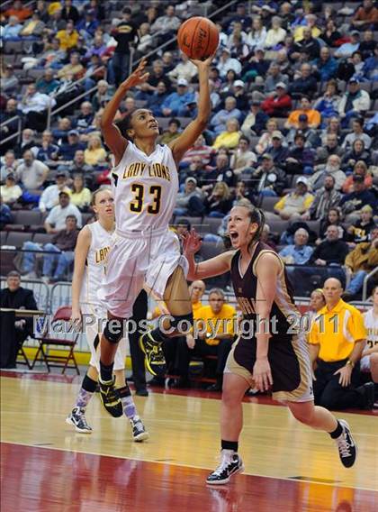 Thumbnail 2 in Governor Mifflin vs. Red Lion (D3 Semifinals) photogallery.