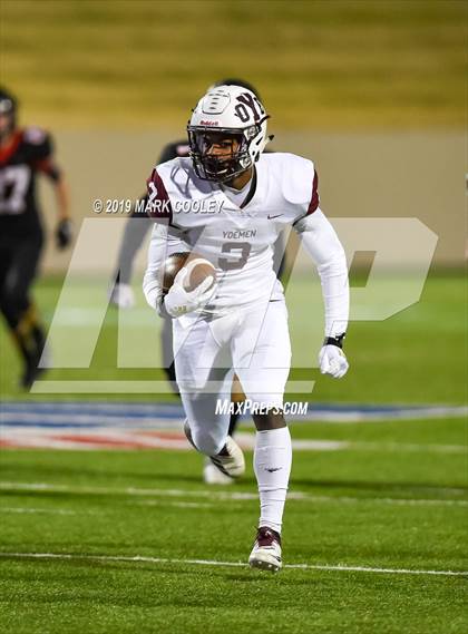 Thumbnail 3 in C.H. Yoe vs West (UIL 3A Bi-District) photogallery.
