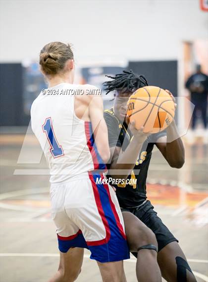 Thumbnail 2 in Chapel Hill vs. Sanderson (Battle in the Bull Invitational) photogallery.