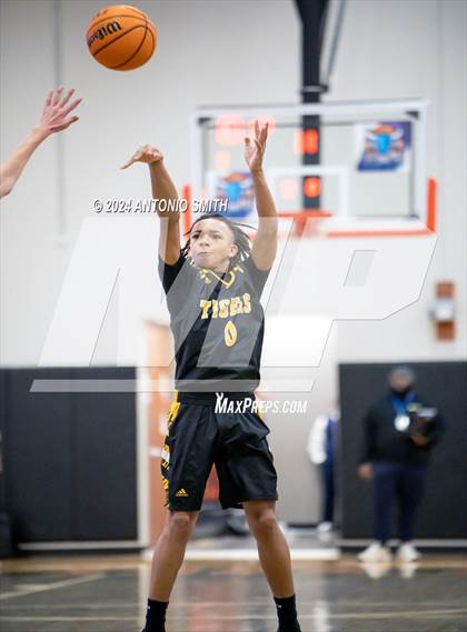 Thumbnail 3 in Chapel Hill vs. Sanderson (Battle in the Bull Invitational) photogallery.