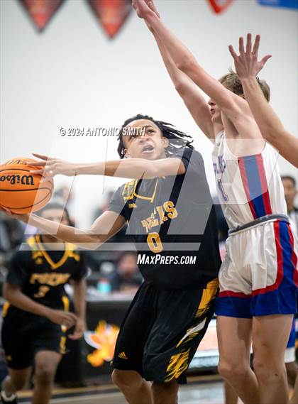 Thumbnail 2 in Chapel Hill vs. Sanderson (Battle in the Bull Invitational) photogallery.