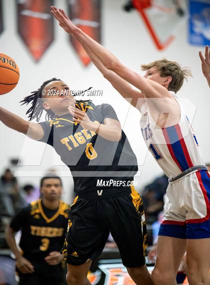 Thumbnail 3 in Chapel Hill vs. Sanderson (Battle in the Bull Invitational) photogallery.