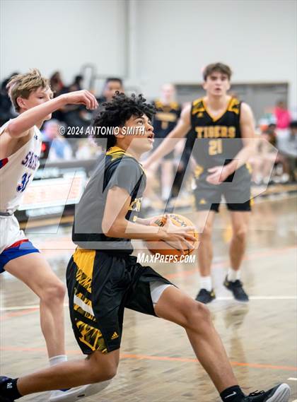 Thumbnail 1 in Chapel Hill vs. Sanderson (Battle in the Bull Invitational) photogallery.