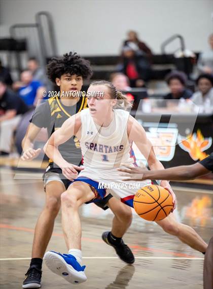 Thumbnail 2 in Chapel Hill vs. Sanderson (Battle in the Bull Invitational) photogallery.