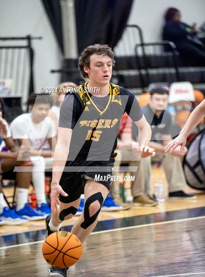 Thumbnail 3 in Chapel Hill vs. Sanderson (Battle in the Bull Invitational) photogallery.