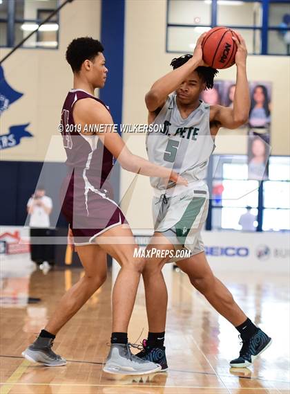 Thumbnail 1 in St. Petersburg vs. West Oaks (ARS/Rescue Rooter National Hoopfest) photogallery.