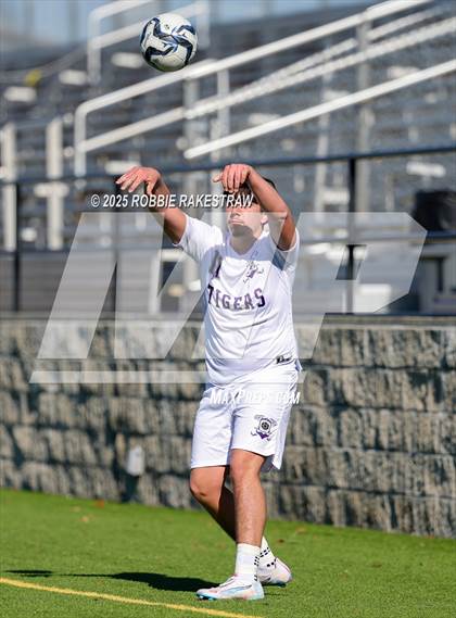 Thumbnail 2 in Mount Vernon vs. Gainesville (Sulphur Springs 4A Elite Invitational) photogallery.